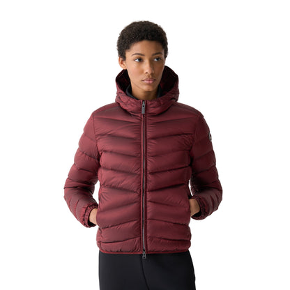 Piumino Donna corto impunture oblique modella frontale