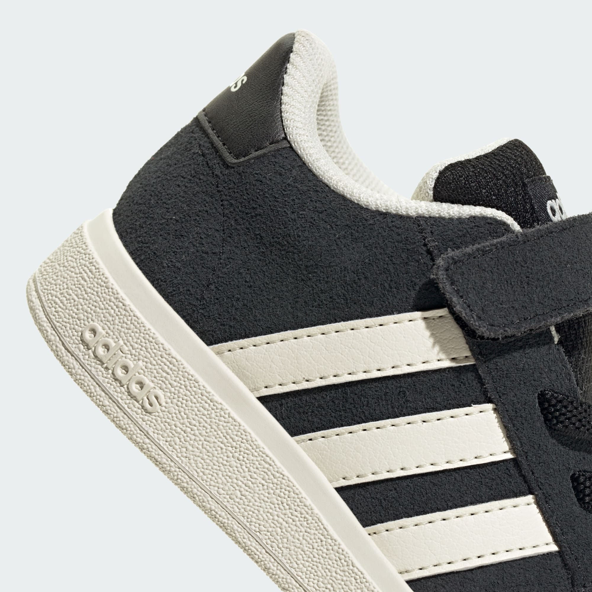 Sneakers Junior Nero/Bianca Grand Court 2.0, con strap e lacci