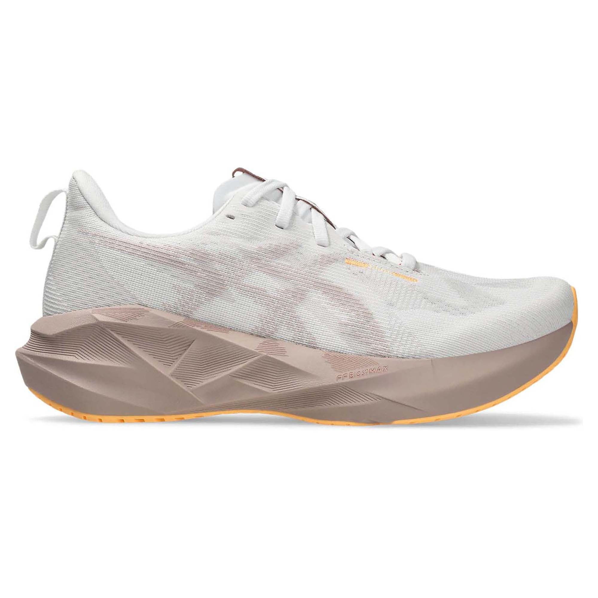 Scarpa Donna Novablast 5 da running, con suola a contrasto