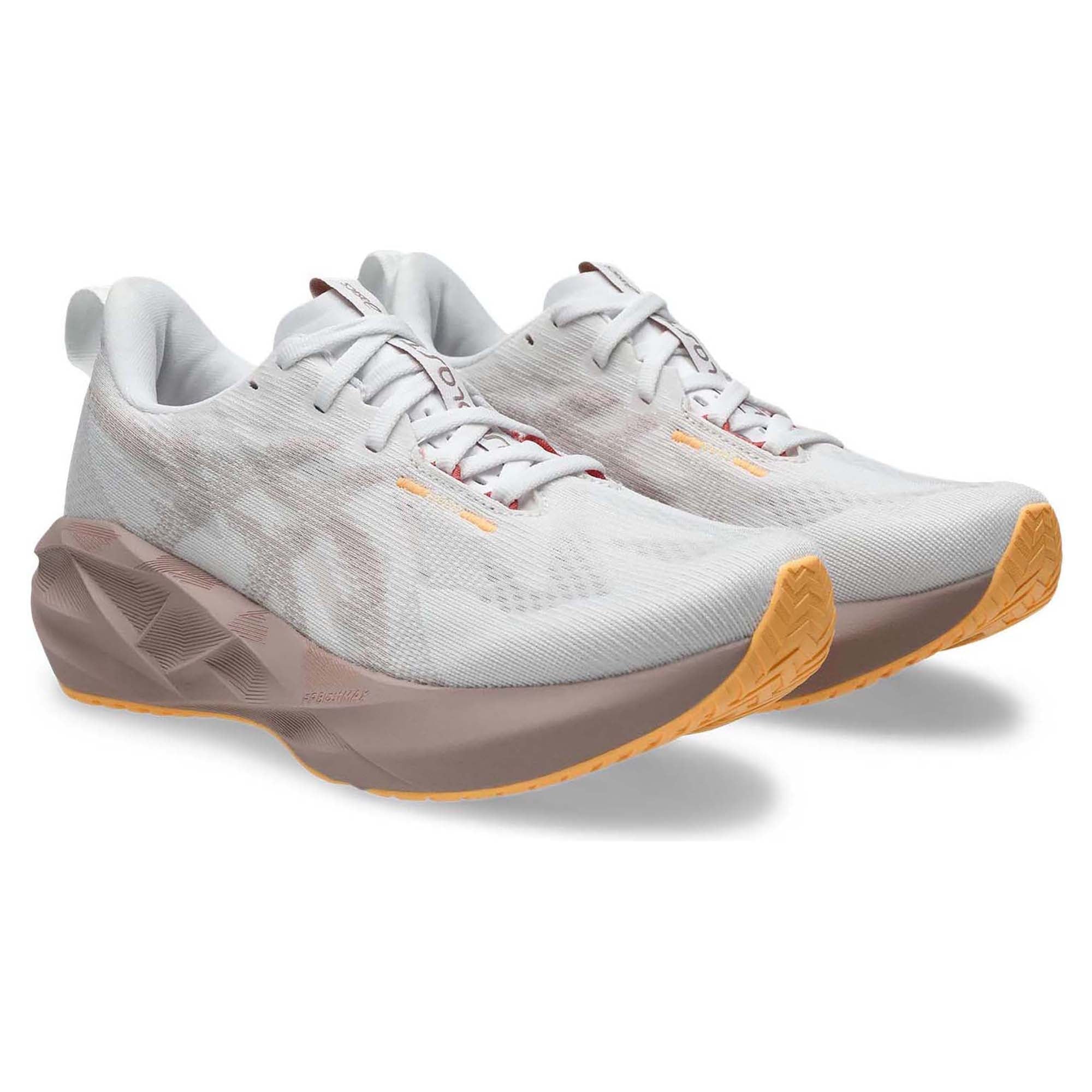 Scarpa Donna Novablast 5 da running, con suola a contrasto