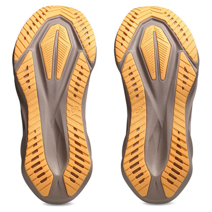 Scarpa Donna Novablast 5 da running, con suola a contrasto