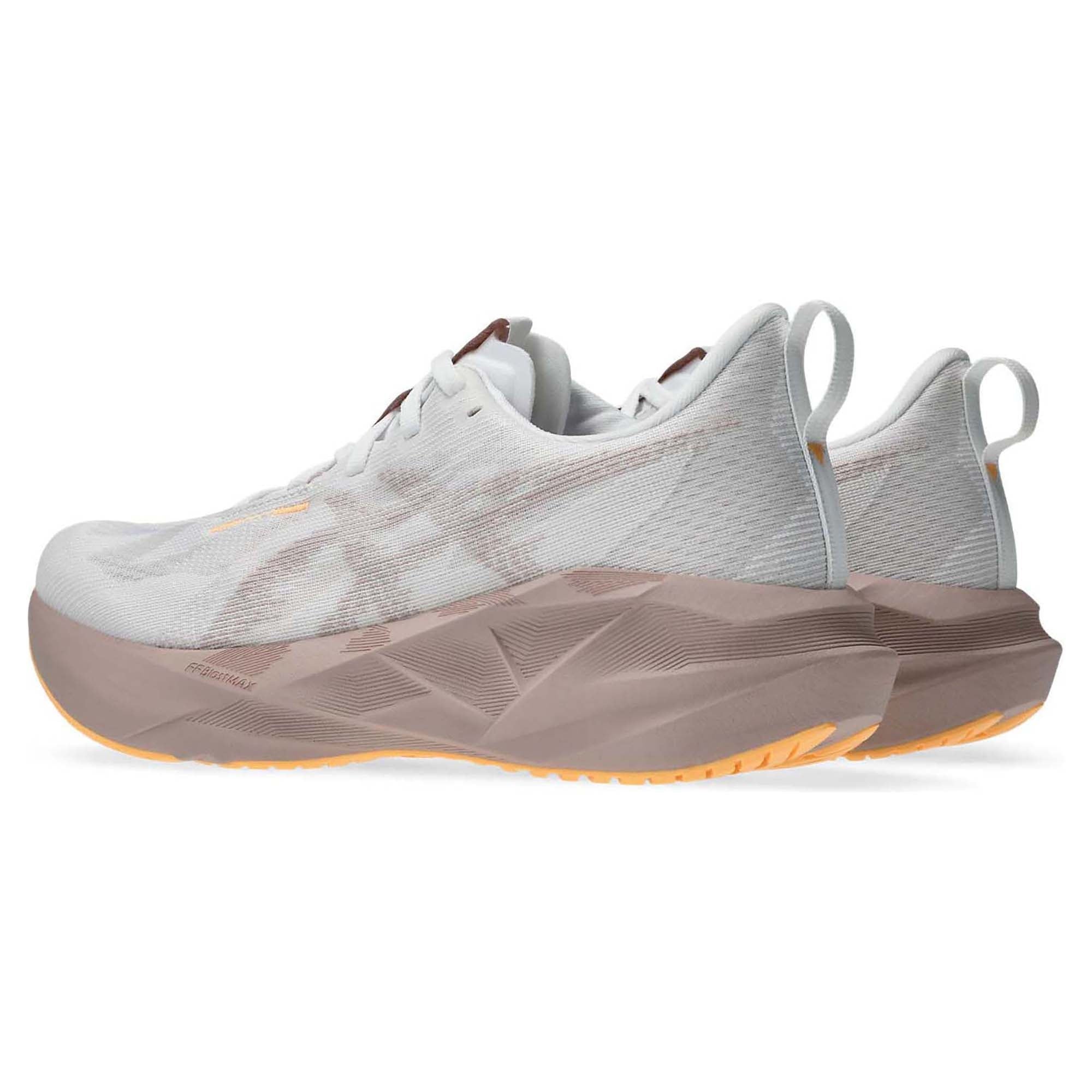 Scarpa Donna Novablast 5 da running, con suola a contrasto