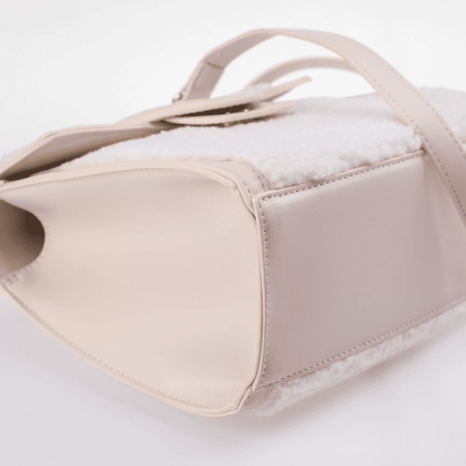 Borsa Donna Wally05 Bianca, con inserti teddy e chiusura con patta