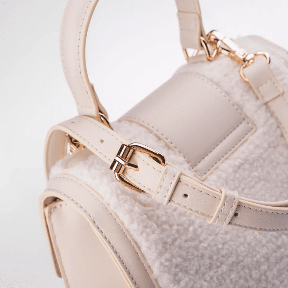 Borsa Donna Wally05 Bianca, con inserti teddy e chiusura con patta