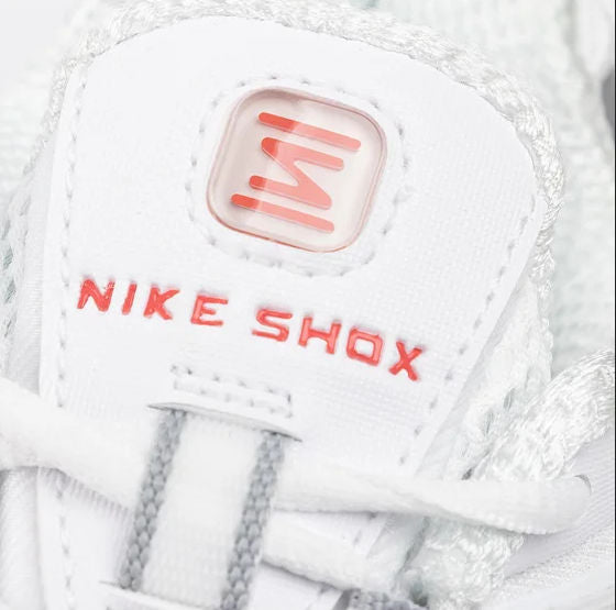 Sneakers Donna modello Shox TL, con piatto suola in TPU nel tallone 
